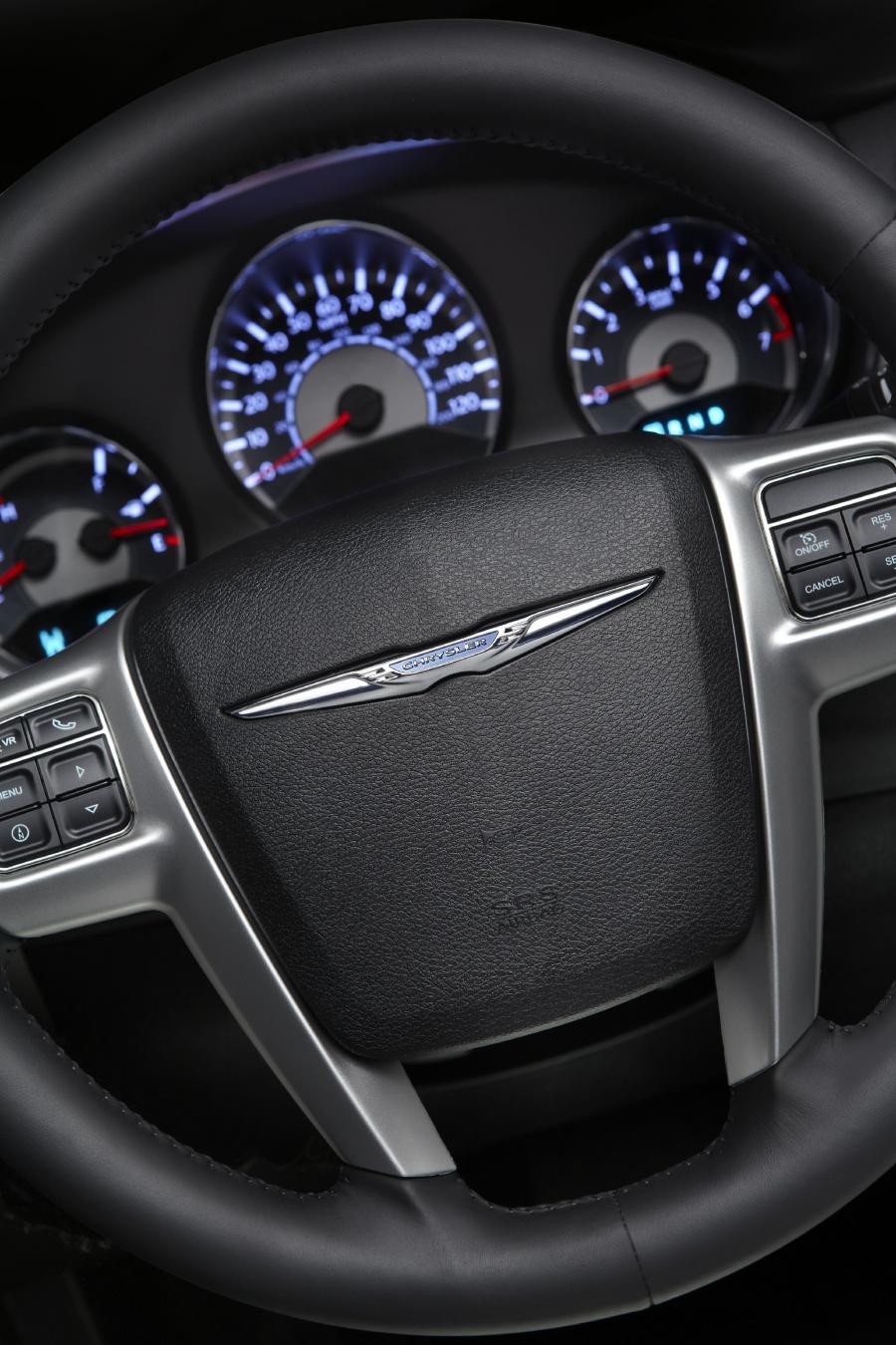  Chrysler 200 Convertible 2011 года  (фото 51 из 73)